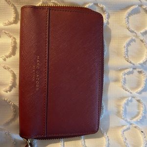 Marc Jacobs wallet. Authentic. Wine color. Great condition!